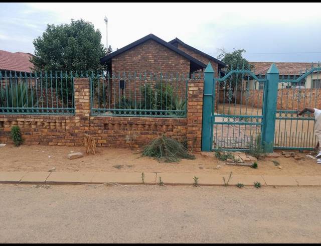 2 BEDROOM HOUSE FOR SALE IN MAHUBE VALLEY